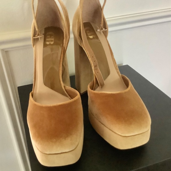 Gianna Bini GB Velvet Mustard/Gold Platform Heel Shoes Size 10 - Picture 4 of 10